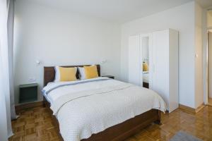 Rúm í herbergi á Victor Nest Double Room Apartment