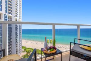 Gallery image of Luxurious Resort Gym Balcony in Miami Beach