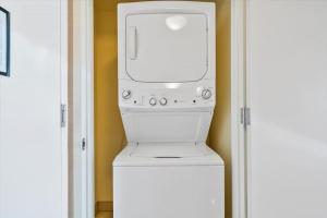 a white washer and dryer in a room at Luxurious Resort Gym Balcony in Miami Beach