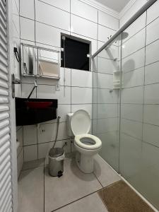Phòng tắm tại Casa de Campo Chácara Divisa Rio Preto e Guapiaçu