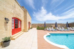 Πισίνα στο ή κοντά στο Gaia Holiday Home +30 φωτογραφίες