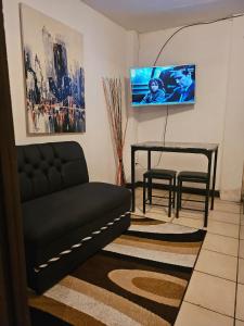 a living room with a couch and a table at cerca aeropuerto tobias bolaños in San José