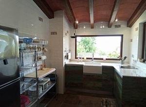a large kitchen with a sink and a window at Casa vacacional en Prío (Unquera) in Prío