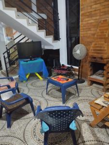 a living room with chairs and a table and a tv at CABAÑA 5-1 CONDOMINIO LOS SAUCES MONIQUIRA in Moniquirá