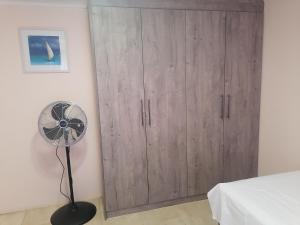 Postel nebo postele na pokoji v ubytování JJP SELF CATERING - Three bedroom house