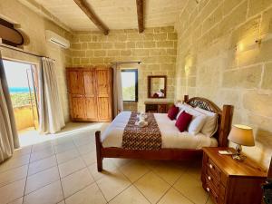 Ένα ή περισσότερα κρεβάτια σε δωμάτιο στο Hemda Holiday Home