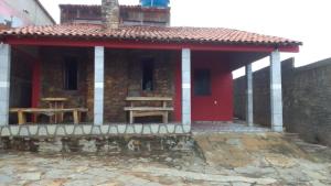 a small building with a red and white at Chalé Triunfo in Triunfo