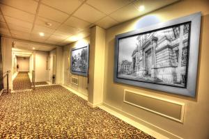TV a/nebo společenská místnost v ubytování LimaQ Hotel