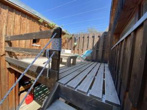 Afbeelding uit fotogalerij van Chalet bois dans quartier calme - 4792 in Soulac-sur-Mer