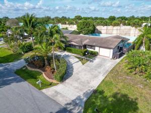 an overhead view of a house with a driveway at Stylish palm beach home with pool and office in Palm Beach Gardens