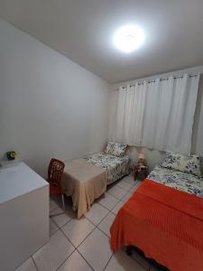 Llit o llits en una habitació de Apartamento Aconchegante em Serra condomínio com piscina 2QTS