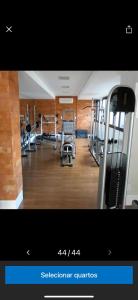Captura de pantalla de un gimnasio con sillas y máquinas en Crystal Place - Studio Alessandra Antonelli - flat 1710, en Goiânia