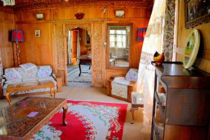 Gallery image of Kings Houseboats in Srinagar