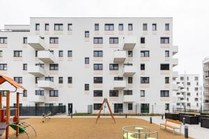 Ο χώρος παιχνιδιού για παιδιά στο Sunny Haven: Modern 2BR,Garage, WiFi,Stream