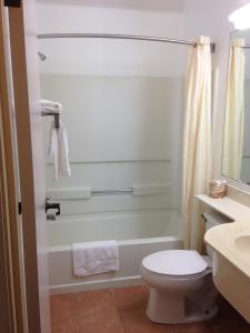 Koupelna v ubytování Motel 6-Olathe, KS