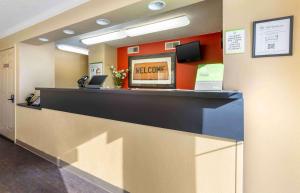 a lobby of a waiting room with a reception counter at Extended Stay America Select Suites - Phoenix - Mesa - West in Mesa
