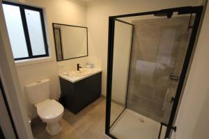 a bathroom with a toilet and a sink and a shower at BIG4 Yarra Valley Park Lane Holiday Park in Healesville