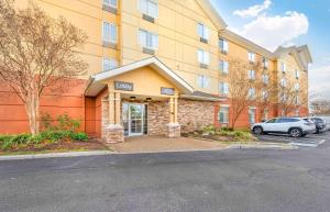 a building with a car parked in front of it at Extended Stay America Suites - Chesapeake - Greenbrier Circle in Chesapeake