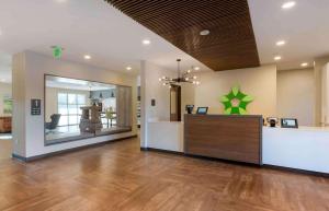 a lobby with a reception desk in a house at Extended Stay America Premier Suites - Phoenix - Chandler - Downtown in Chandler