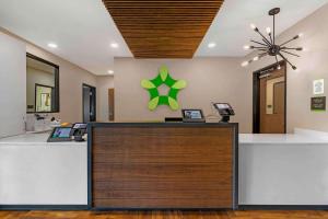 a lobby with a cash counter with a star on the wall at Extended Stay America Premier Suites - Bluffton - Hilton Head in Bluffton