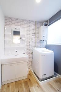 Ванна кімната в bHOTEL Nikke - 1BR Apt for 10ppl near Hondori Shopping