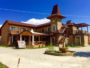 a large house with a tower on top of it at Minihotel Zolotoe Runo in Ploskoye