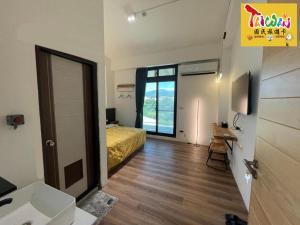 充電樁 羅東好民宿Cloud BnB 3 雲朵朵3館 近週三清溝 免費洗衣機 烘衣機 星巴克咖啡豆 國旅特約店房間的床