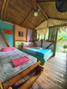 a bedroom with two beds in a house at Avani del desierto in Villavieja