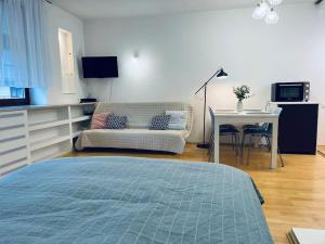 En eller flere senge i et værelse på Shiraz Garden Studio