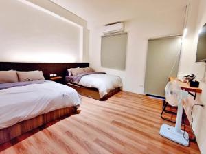 充電樁 羅東好民宿Cloud BnB 3 雲朵朵3館 近週三清溝 免費洗衣機 烘衣機 星巴克咖啡豆 國旅特約店房間的床