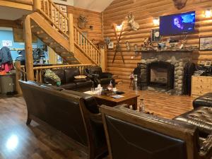 a living room with leather furniture and a fireplace at York Creek Bed & Breakfast in Coleman
