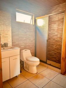 Koupelna v ubytování Cabaña en chovellen