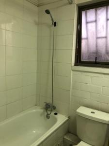 A bathroom at Hostel Tu Espacio RE - Casa cerca del Aeropuerto
