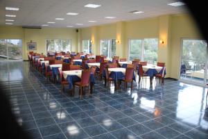 A restaurant or other place to eat at Amfitriti Hotel & Studios