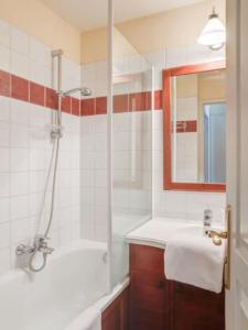 a bathroom with a shower and a sink and a mirror at 1-Appt avec piscine à St-Jean Pays-Basque in Uhart-Cize