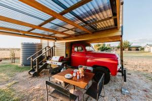 Balcó o terrassa a The Ithaca Farm Experience - A Unique Mudgee Escape