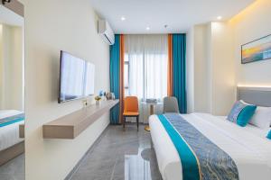 Voodi või voodid majutusasutuse Zhuhai Golden Lake Bay Hotel toas