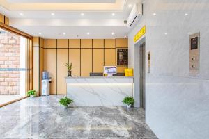 a lobby with a counter in a building at Zhuhai Golden Lake Bay Hotel in Zhuhai