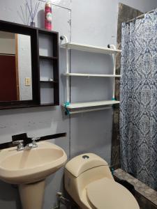 a bathroom with a toilet and a sink at Mi casa in Ciudad Juárez