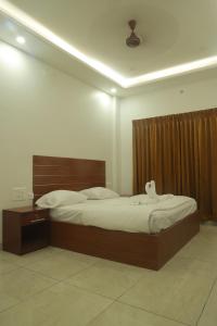 Postel nebo postele na pokoji v ubytování Sudeeksha Residency, Luxury Hotel with affordable price