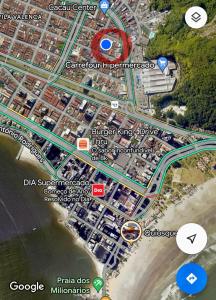 eine Karte einer Stadt mit Straßen und Autobahnen in der Unterkunft Desativado in São Vicente