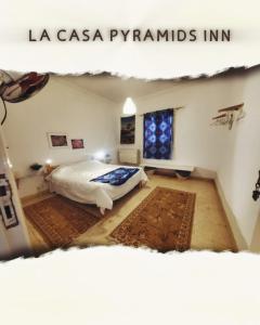 1 dormitorio con 1 cama en una habitación en La Casa pyramids Inn en El Cairo