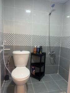 Kylpyhuone majoituspaikassa Affordable Dubai