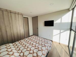 Una cama o camas en una habitación de Departamento nuevo a 5 cuadras de Roma Norte. En Vértiz 253