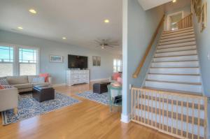 TV a/nebo společenská místnost v ubytování 4003 E Beach Drive