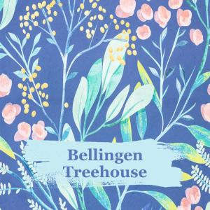 een boekomslag met een bloemrijke achtergrond met een geelachtige boomvulling bij Bellingen Treehouse in Bellingen