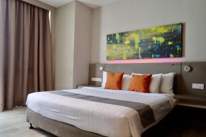 Postel nebo postele na pokoji v ubytování Qliq Damansara Hotel