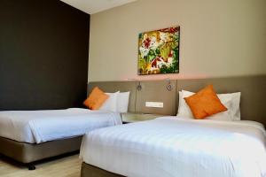 Postel nebo postele na pokoji v ubytování Qliq Damansara Hotel