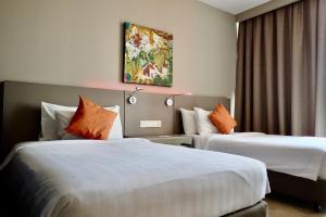 Postel nebo postele na pokoji v ubytování Qliq Damansara Hotel