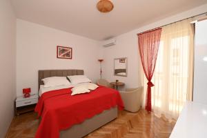 Postel nebo postele na pokoji v ubytování Apartmani Trogir